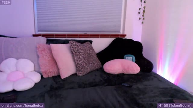 Gallery image thumbnail from Fiona's myfreecams stream on, 04/08/2023, 08:43 image 4 of 20