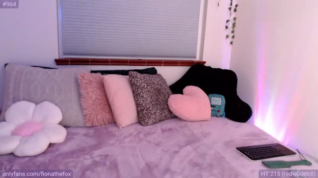 Gallery image thumbnail from Fiona's myfreecams stream on, 04/22/2023, 09:03 image 14 of 20