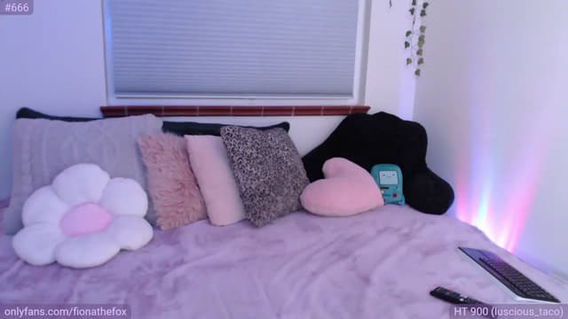 Gallery image thumbnail from Fiona's myfreecams stream on, 04/28/2023, 09:21 image 7 of 20