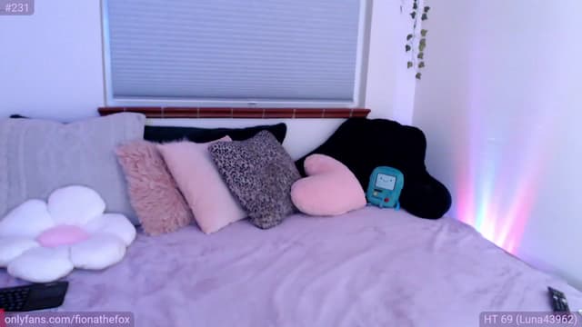 Gallery image thumbnail from Fiona's myfreecams stream on, 05/12/2023, 07:48 image 18 of 20