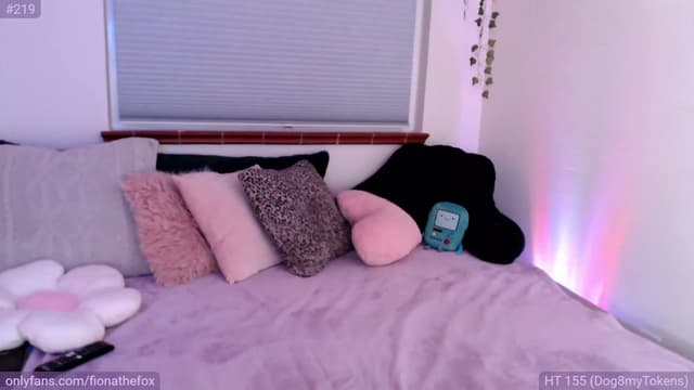 Gallery image thumbnail from Fiona's myfreecams stream on, 05/12/2023, 09:46 image 18 of 20