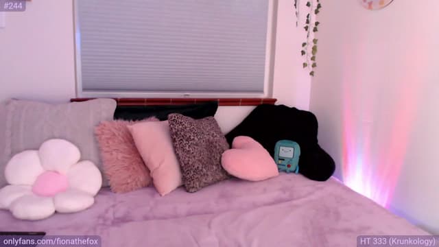 Gallery image thumbnail from Fiona's myfreecams stream on, 05/13/2023, 06:12 image 12 of 20