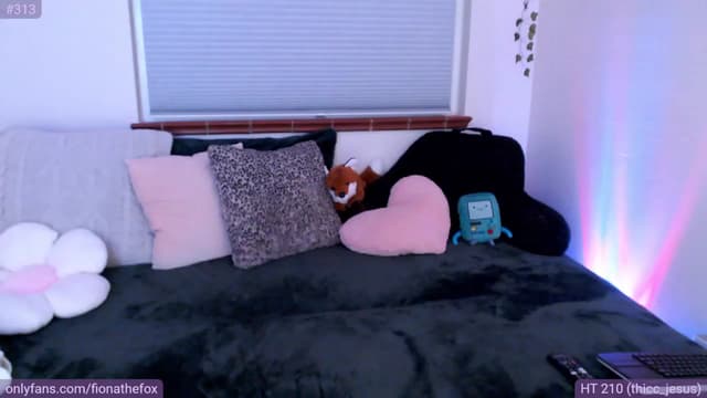 Gallery image thumbnail from Fiona's myfreecams stream on, 05/30/2023, 09:52 image 3 of 20
