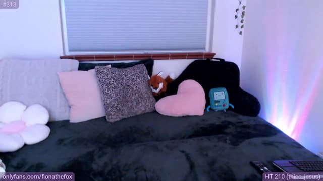 Gallery image thumbnail from Fiona's myfreecams stream on, 05/30/2023, 09:52 image 2 of 20