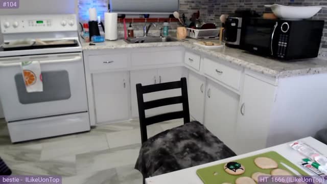 Gallery image thumbnail from Fiona's myfreecams stream on, 10/18/2023, 06:59 image 4 of 20