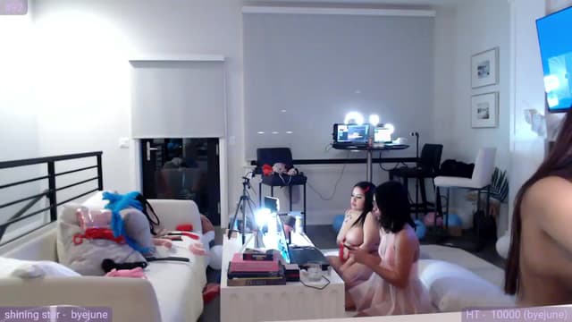 Gallery image thumbnail from Fiona's myfreecams stream on, 02/25/2024, 06:36 image 18 of 20