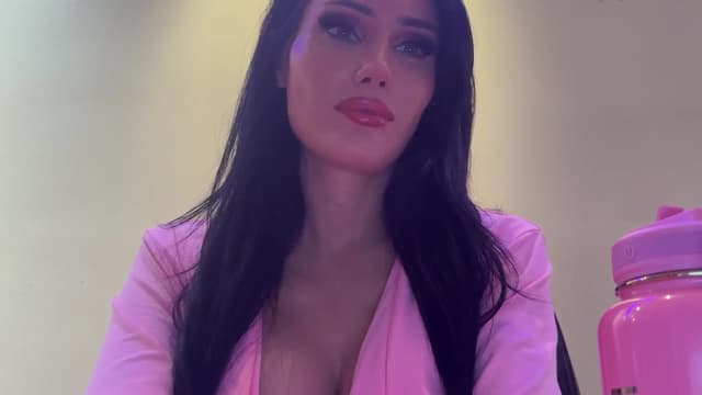 Gallery image thumbnail from Gia__'s myfreecams stream on, 10/05/2025, 24:34 image 8 of 20
