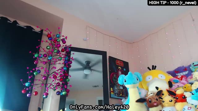 Gallery image thumbnail from HALEY's myfreecams stream on, 12/20/2023, 05:25 image 17 of 20