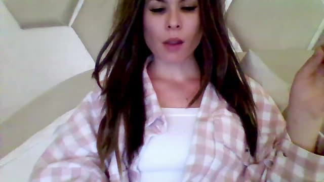 Gallery image thumbnail from Isa__'s myfreecams stream on, 05/14/2023, 21:41 image 1 of 20