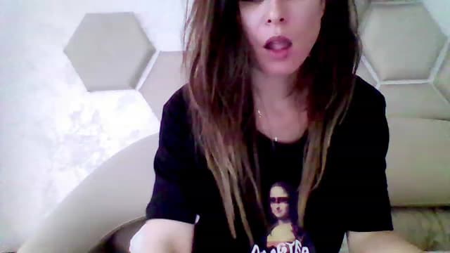 Gallery image thumbnail from Isa__'s myfreecams stream on, 05/31/2023, 07:46 image 17 of 20