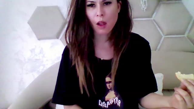 Gallery image thumbnail from Isa__'s myfreecams stream on, 05/31/2023, 07:46 image 16 of 20