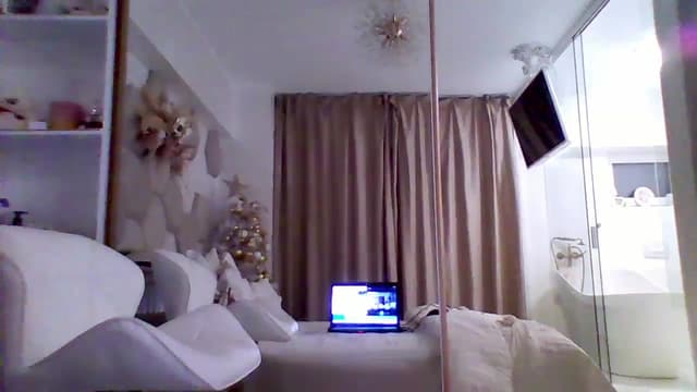 Gallery image thumbnail from Isa__'s myfreecams stream on, 11/24/2023, 20:47 image 2 of 20