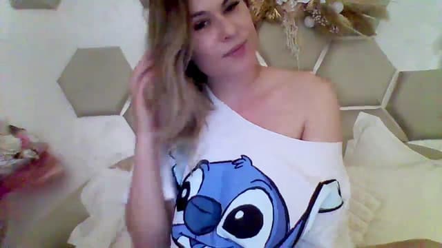 Gallery image thumbnail from Isa__'s myfreecams stream on, 05/25/2024, 20:18 image 5 of 20