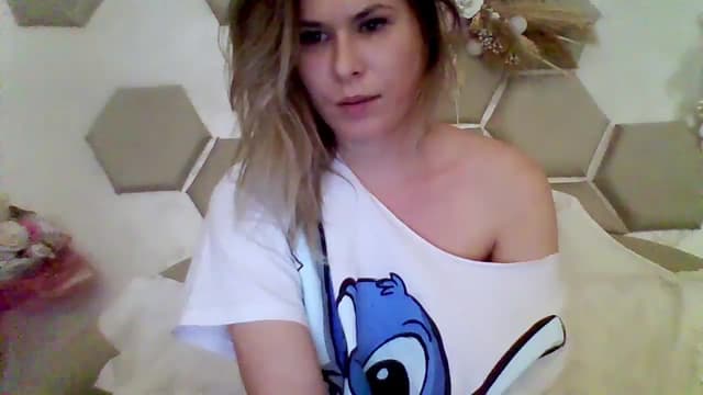 Gallery image thumbnail from Isa__'s myfreecams stream on, 05/25/2024, 22:52 image 5 of 20
