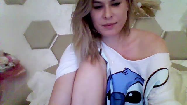 Gallery image thumbnail from Isa__'s myfreecams stream on, 05/25/2024, 22:52 image 7 of 20