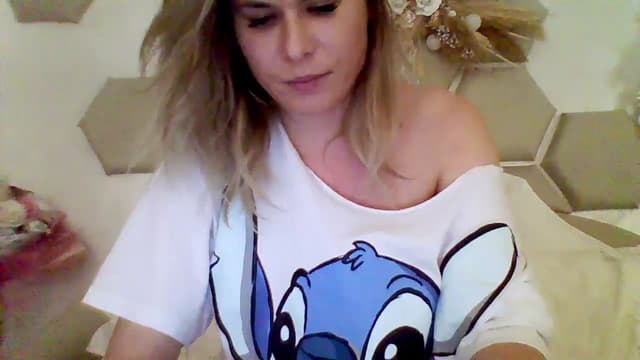 Gallery image thumbnail from Isa__'s myfreecams stream on, 05/25/2024, 22:52 image 3 of 20