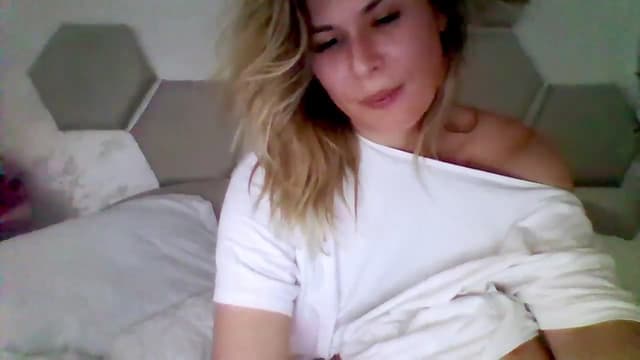 Gallery image thumbnail from Isa__'s myfreecams stream on, 06/26/2024, 17:31 image 13 of 20
