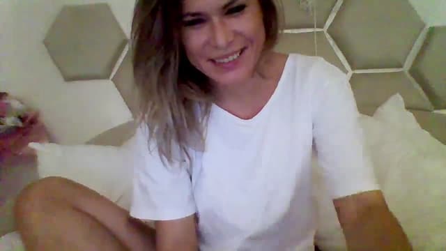 Gallery image thumbnail from Isa__'s myfreecams stream on, 09/18/2024, 03:18 image 8 of 20