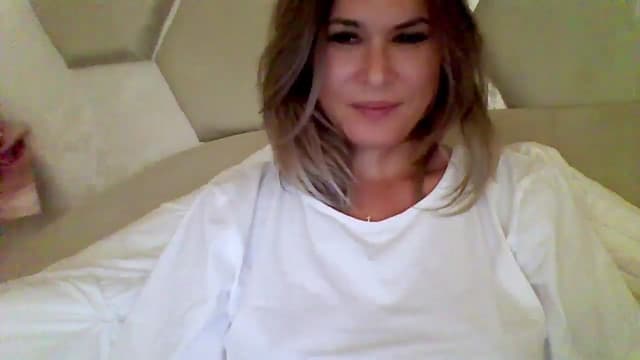 Gallery image thumbnail from Isa__'s myfreecams stream on, 09/19/2024, 18:06 image 8 of 20