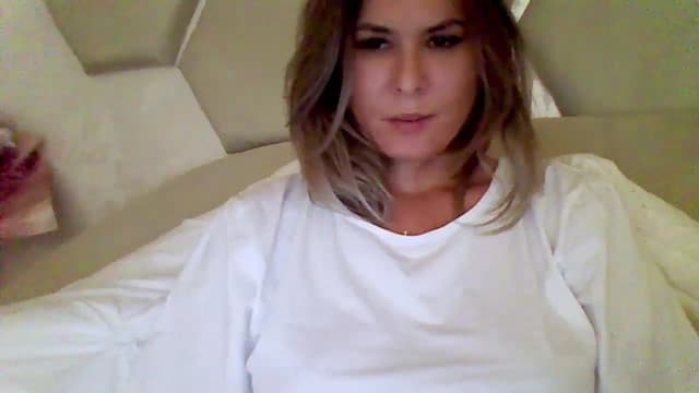 Gallery image thumbnail from Isa__'s myfreecams stream on, 09/19/2024, 18:06 image 13 of 20