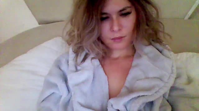 Gallery image thumbnail from Isa__'s myfreecams stream on, 10/06/2024, 08:20 image 4 of 20