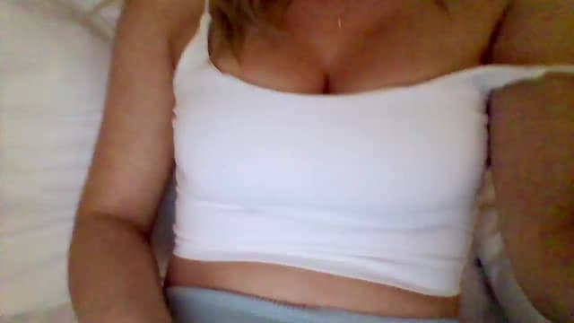 Gallery image thumbnail from Isa__'s myfreecams stream on, 11/06/2024, 18:52 image 5 of 20