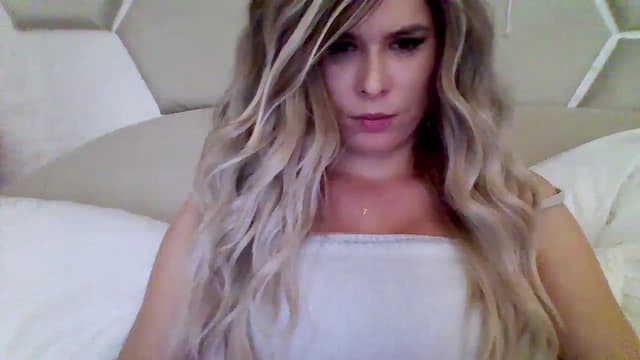 Gallery image thumbnail from Isa__'s myfreecams stream on, 11/09/2024, 17:34 image 10 of 20
