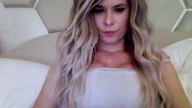 Gallery image thumbnail from Isa__'s myfreecams stream on, 11/09/2024, 17:34 image 6 of 20