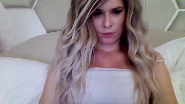 Gallery image thumbnail from Isa__'s myfreecams stream on, 11/09/2024, 17:34 image 9 of 20