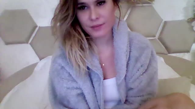 Gallery image thumbnail from Isa__'s myfreecams stream on, 11/26/2024, 20:31 image 12 of 20