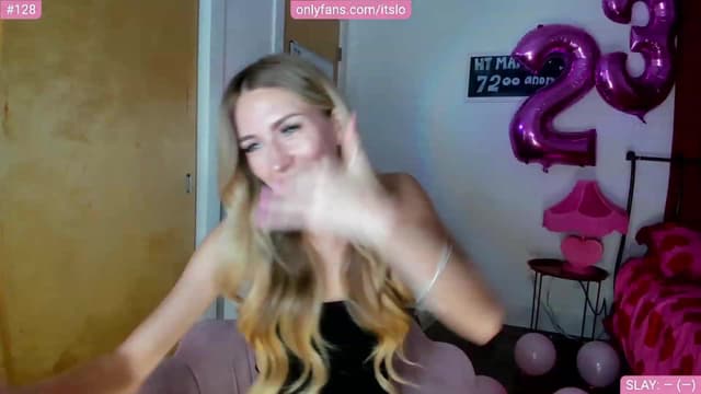 Gallery image thumbnail from ItsLo's myfreecams stream on, 03/24/2023, 01:30 image 3 of 20