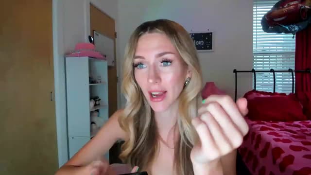 Gallery image thumbnail from ItsLo's myfreecams stream on, 05/12/2023, 19:48 image 7 of 20