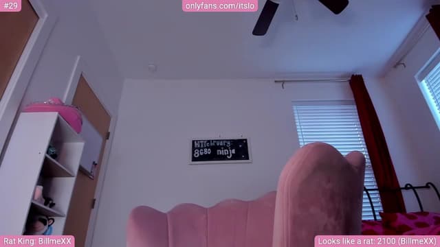 Gallery image thumbnail from ItsLo's myfreecams stream on, 02/27/2024, 24:11 image 15 of 20