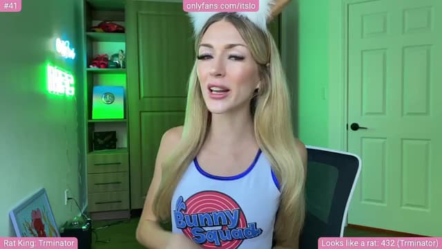 Gallery image thumbnail from ItsLo's myfreecams stream on, 10/20/2024, 19:21 image 13 of 20