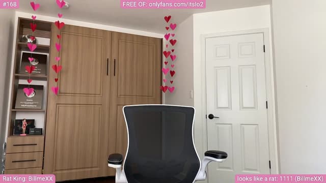 Gallery image thumbnail from ItsLo's myfreecams stream on, 06/17/2025, 21:00 image 4 of 20