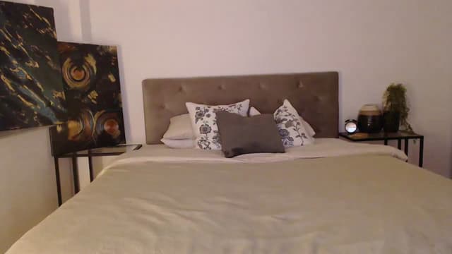 Gallery image thumbnail from ItsMe's myfreecams stream on, 10/19/2023, 13:45 image 4 of 20