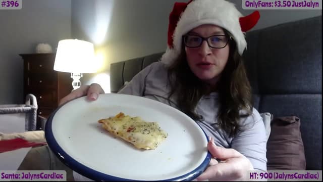 Gallery image thumbnail from Jalyn's myfreecams stream on, 12/22/2022, 23:39 image 16 of 20