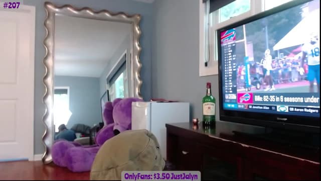 Gallery image thumbnail from Jalyn's myfreecams stream on, 08/03/2023, 23:48 image 13 of 20