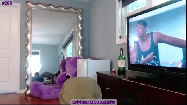 Gallery image thumbnail from Jalyn's myfreecams stream on, 08/03/2023, 23:48 image 14 of 20