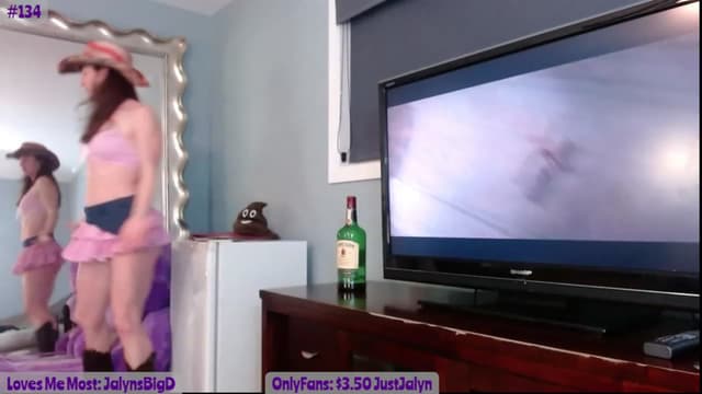 Gallery image thumbnail from Jalyn's myfreecams stream on, 10/21/2023, 24:21 image 13 of 20