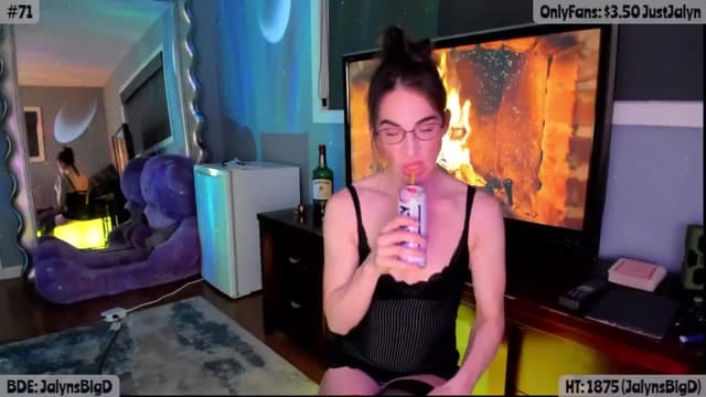 Gallery image thumbnail from Jalyn's myfreecams stream on, 04/03/2025, 24:03 image 12 of 20