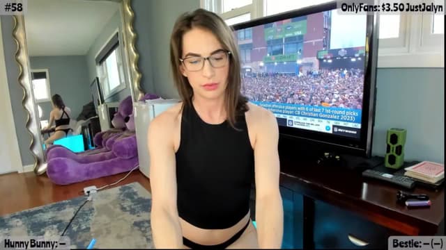 Gallery image thumbnail from Jalyn's myfreecams stream on, 04/24/2025, 23:52 image 13 of 20