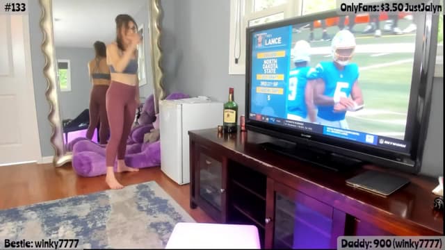 Gallery image thumbnail from Jalyn's myfreecams stream on, 08/10/2025, 20:58 image 17 of 20