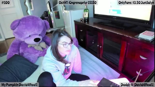 Gallery image thumbnail from Jalyn's myfreecams stream on, 10/25/2025, 24:03 image 7 of 20