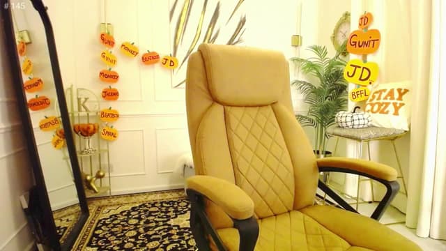 Gallery image thumbnail from K3lly's myfreecams stream on, 10/03/2025, 02:39 image 3 of 20