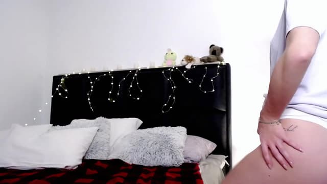 Gallery image thumbnail from K_I_A's myfreecams stream on, 12/16/2022, 19:26 image 16 of 20