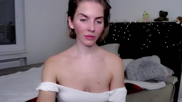 Gallery image thumbnail from K_I_A's myfreecams stream on, 12/23/2022, 19:53 image 16 of 20