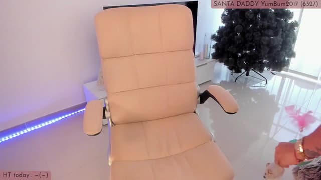 Gallery image thumbnail from Kas__'s myfreecams stream on, 12/25/2024, 24:56 image 3 of 20