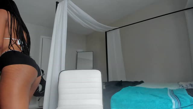 Gallery image thumbnail from Kiera's myfreecams stream on, 02/03/2023, 21:30 image 1 of 20