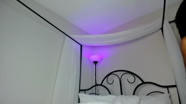 Gallery image thumbnail from Kiera's myfreecams stream on, 04/17/2023, 04:19 image 3 of 20